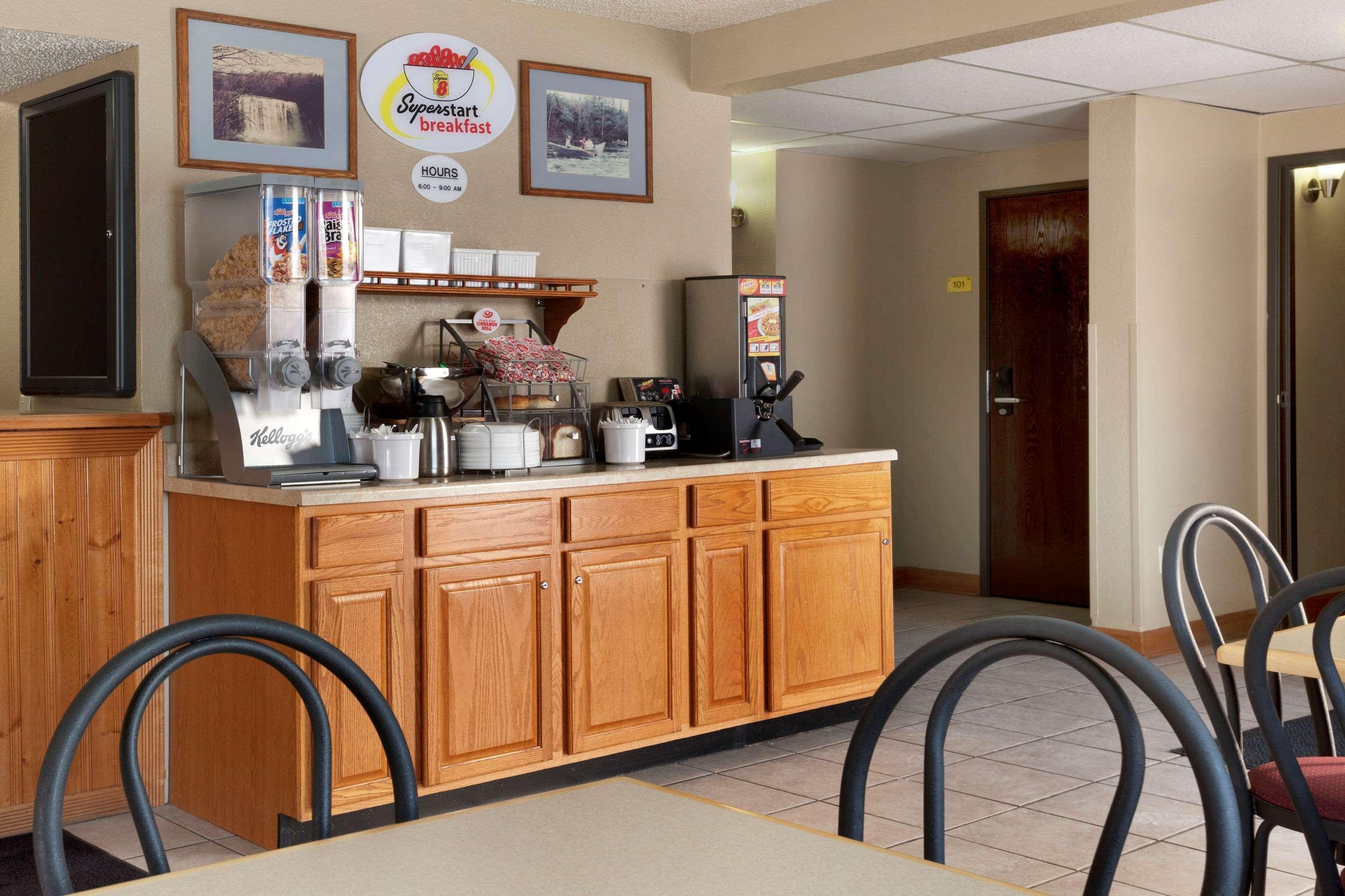 ซูเปอร์ 8 บาย วินด์แฮม พูลาสกี Hotel Pulaski ภายนอก รูปภาพ
